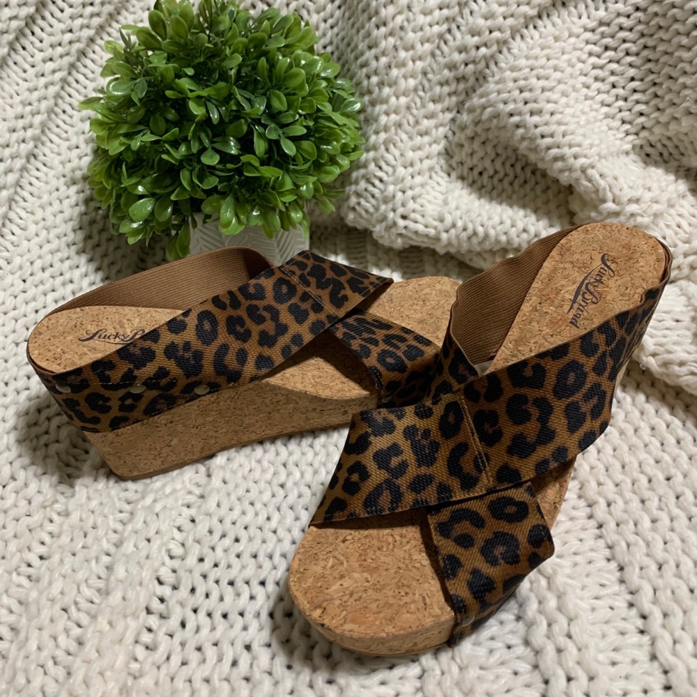 Women’s Lucky Brand animal print wedges sandals 10